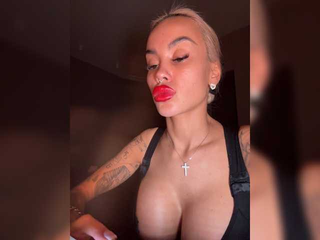 MiamiMur live cam on BongaCams