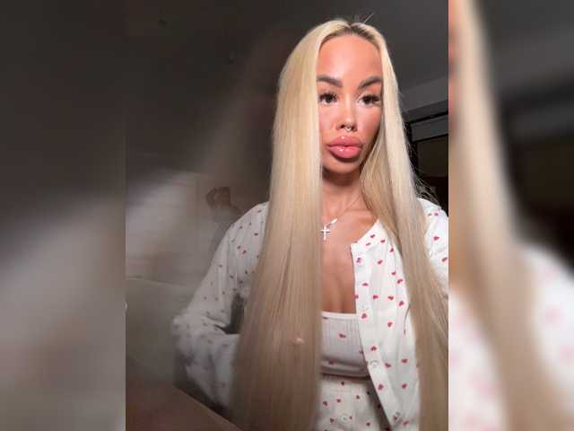 MiamiMur live cam on BongaCams