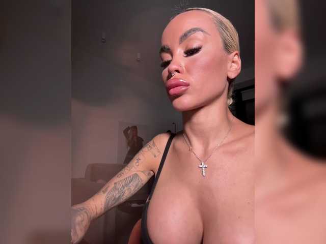 MiamiMur live cam on BongaCams