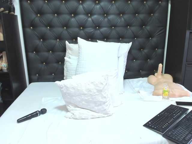 BlondySexyy's BongaCams show and profile