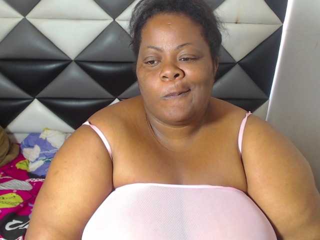 ShantalBBW live cam preview
