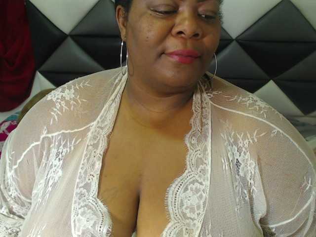 ShantalBBW live cam preview