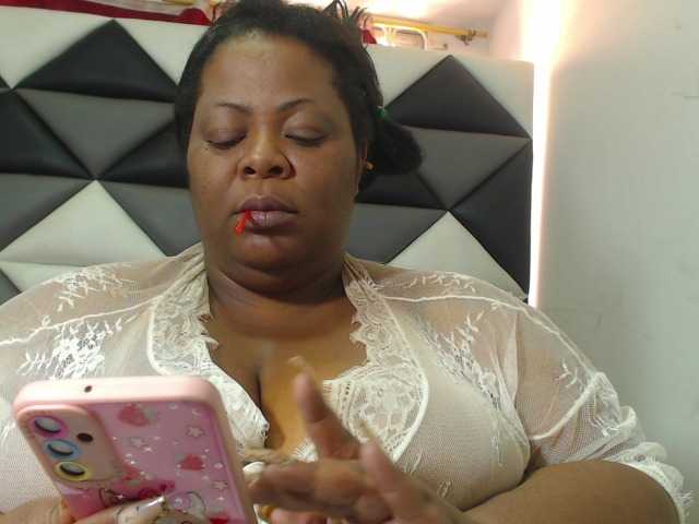 ShantalBBW live cam preview