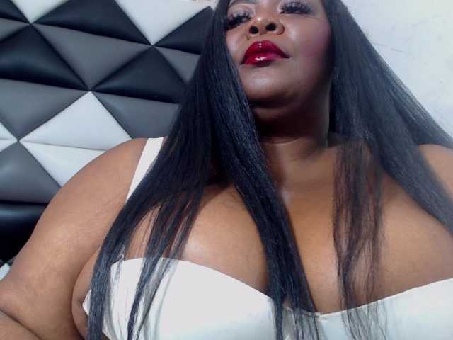 ShantalBBW live cam preview