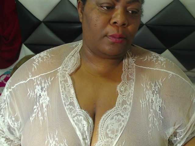 ShantalBBW live cam preview