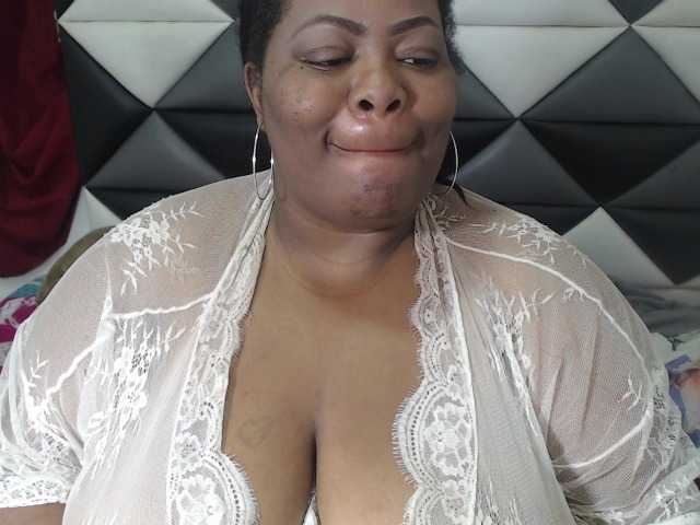 ShantalBBW live cam preview