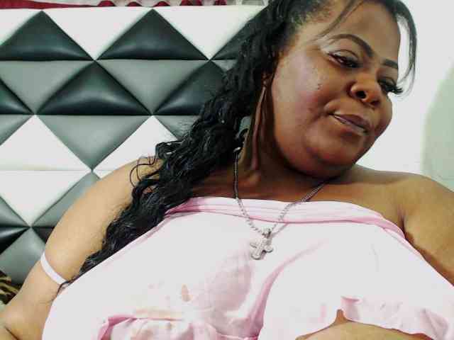 ShantalBBW webcam