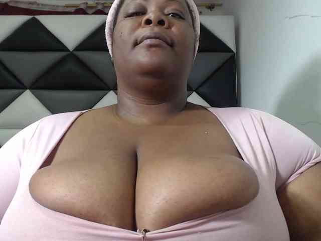 ShantalBBW webcam