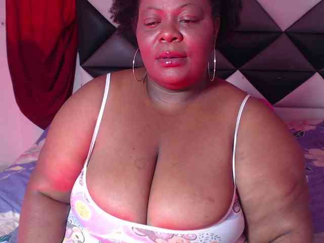 ShantalBBW webcam