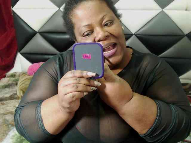 ShantalBBW webcam