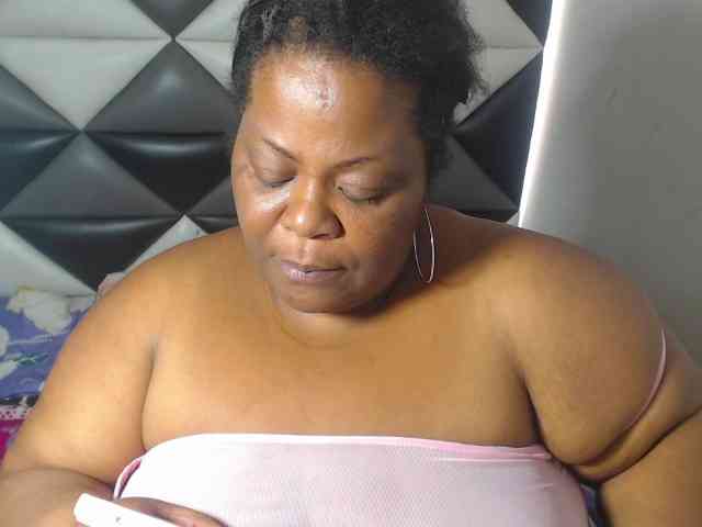 ShantalBBW webcam