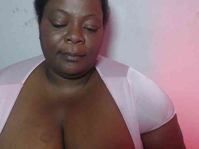 ShantalBBW webcam