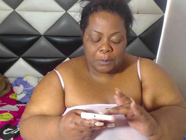 ShantalBBW webcam