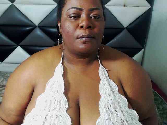 ShantalBBW webcam