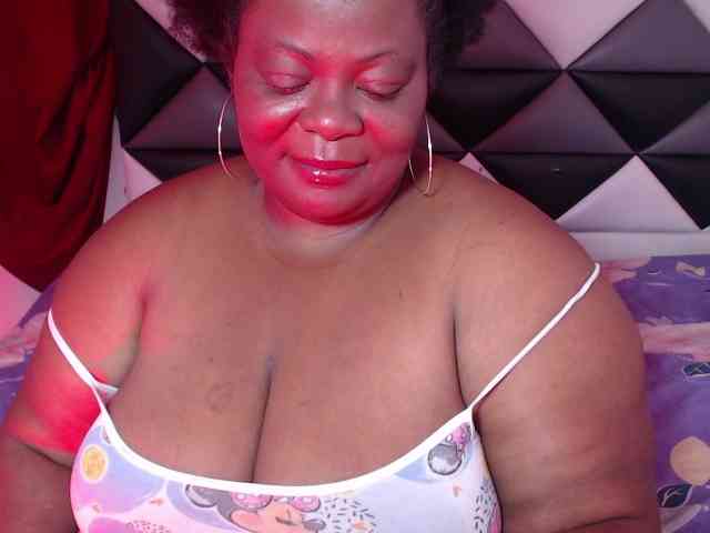 ShantalBBW webcam