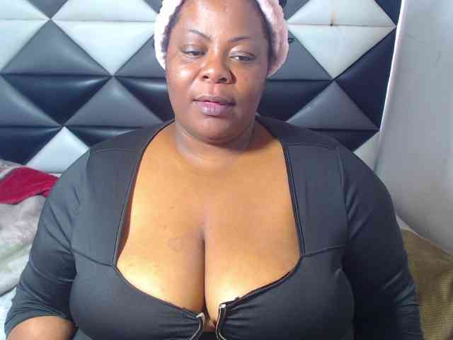 ShantalBBW webcam