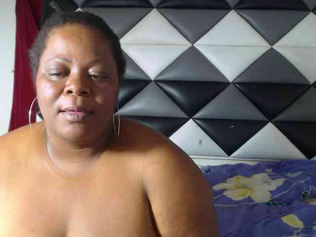 ShantalBBW webcam