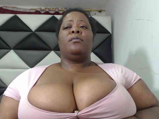 ShantalBBW webcam
