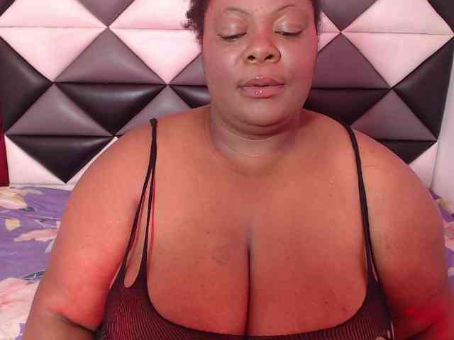 ShantalBBW webcam