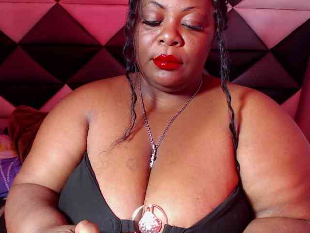 ShantalBBW webcam
