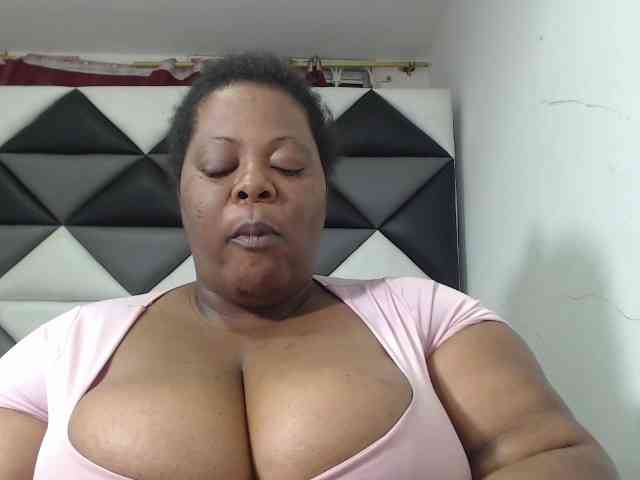 ShantalBBW webcam