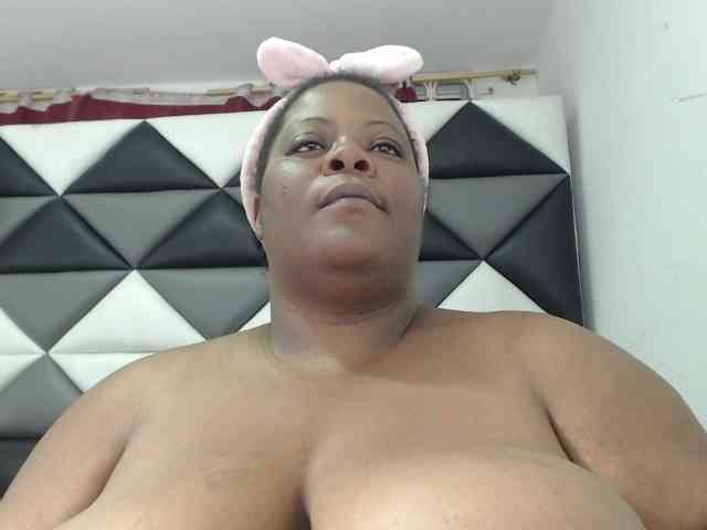 ShantalBBW webcam