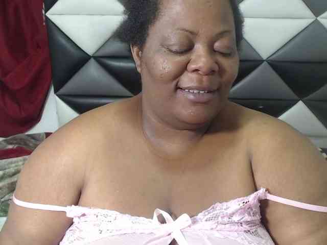 ShantalBBW webcam