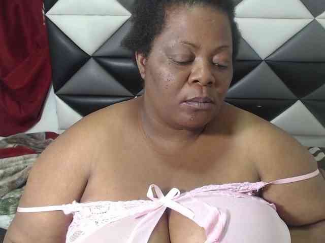 ShantalBBW webcam