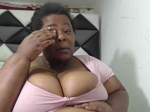 ShantalBBW webcam