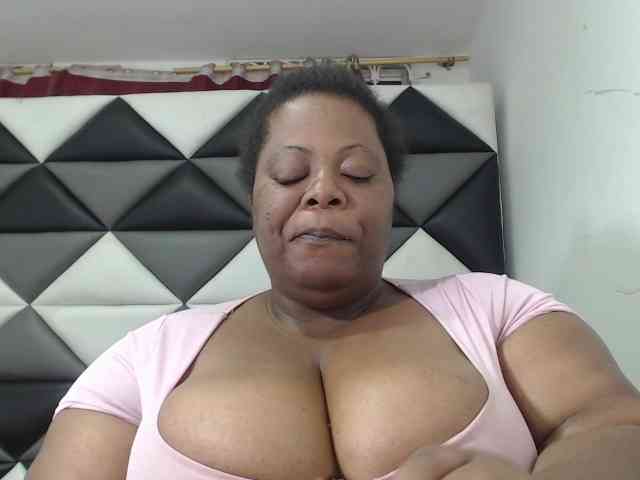 ShantalBBW webcam