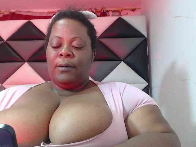 ShantalBBW webcam