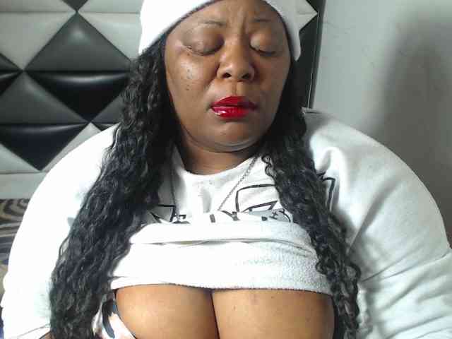 ShantalBBW webcam