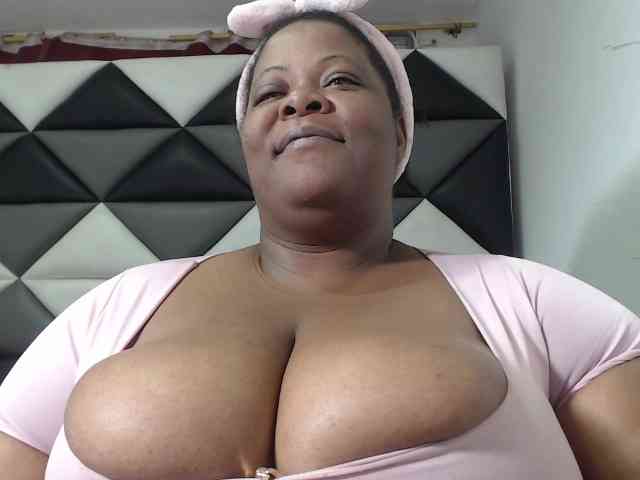 ShantalBBW webcam