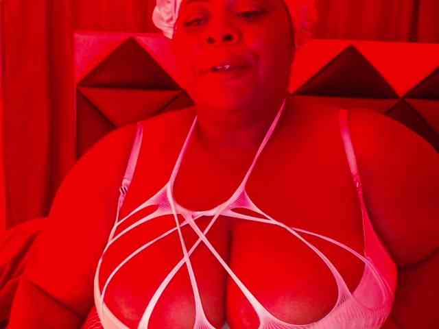 ShantalBBW webcam