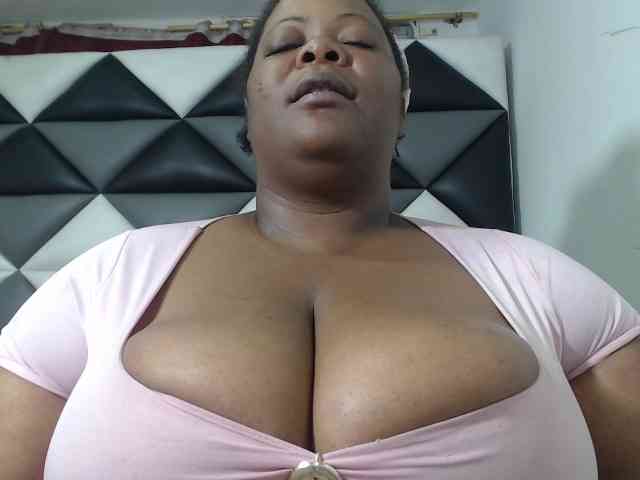 ShantalBBW webcam