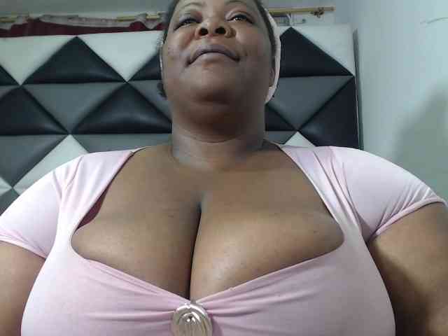 ShantalBBW webcam
