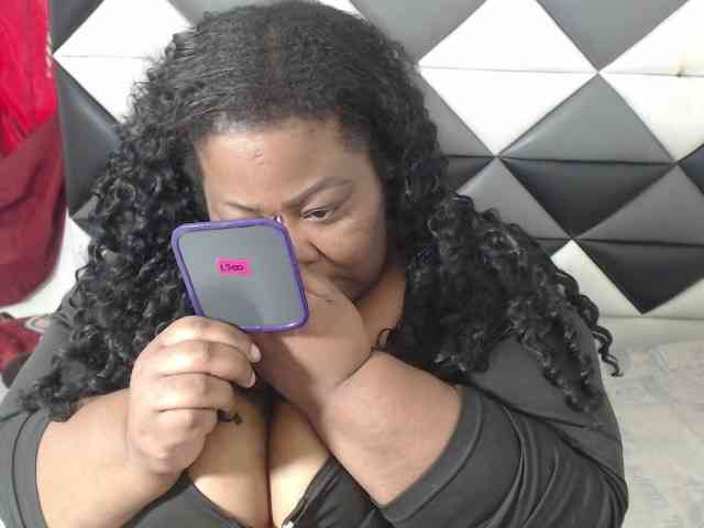 ShantalBBW webcam