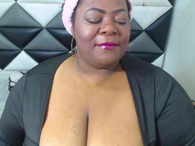 ShantalBBW webcam