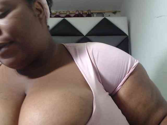 ShantalBBW webcam