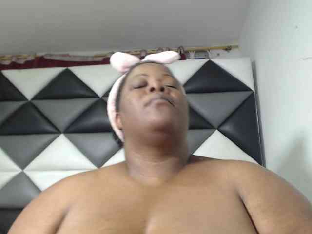 ShantalBBW webcam
