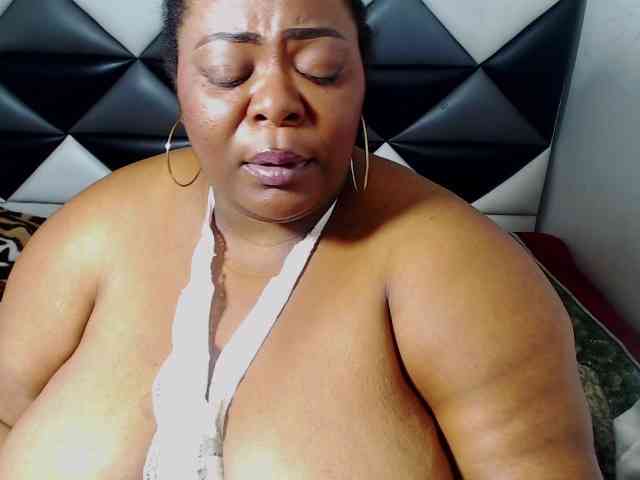 ShantalBBW webcam