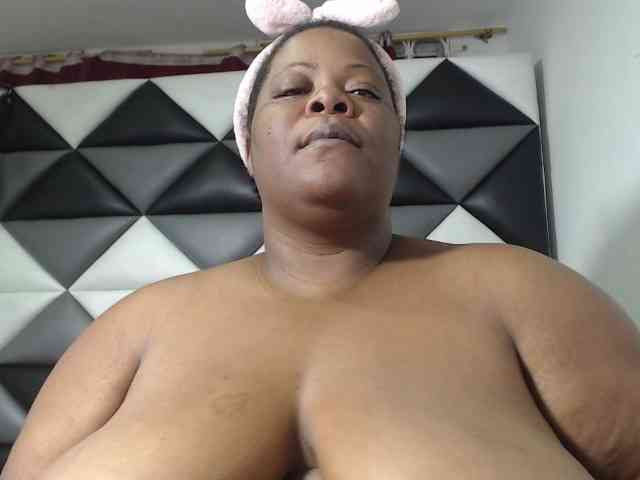ShantalBBW webcam