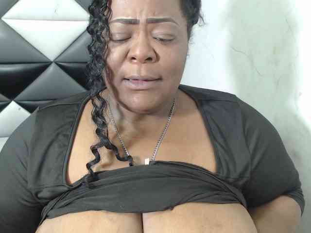 ShantalBBW webcam