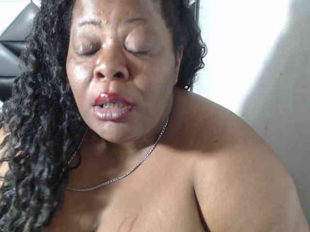 ShantalBBW webcam