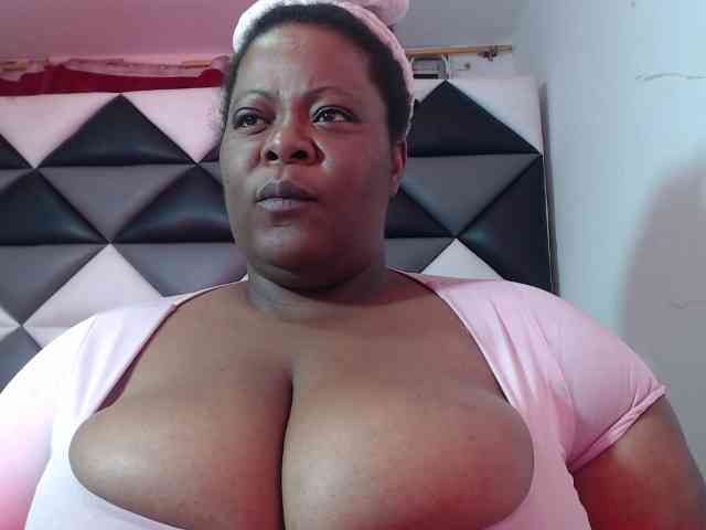 ShantalBBW webcam
