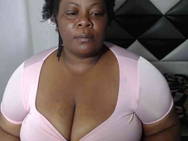 ShantalBBW webcam