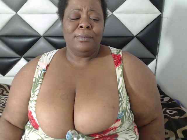 ShantalBBW webcam