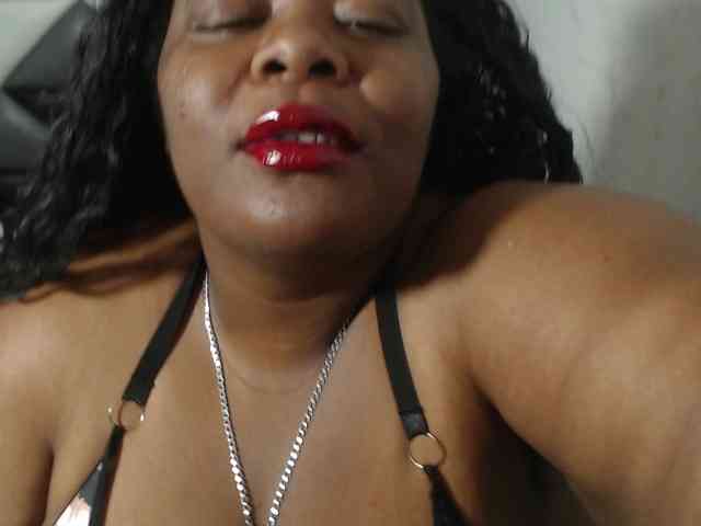 ShantalBBW webcam