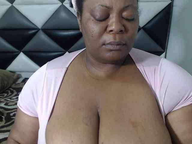 ShantalBBW webcam