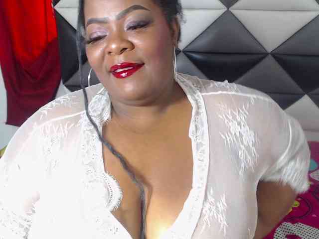 ShantalBBW webcam